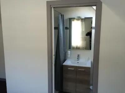 Salle de bains dans l'établissement Auberge Le Cantou - Hôtel Roche