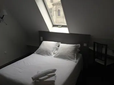 Un ou plusieurs lits dans un hébergement de l'établissement Auberge Le Cantou - Hôtel Roche