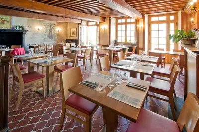 Restaurant ou autre lieu de restauration dans l'établissement Auberge Le Cantou - Hôtel Roche