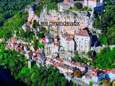 Vue générale sur Rocamadour ou vue de la ville depuis la maison d'hôtes