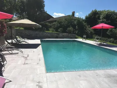 Piscine de l'établissement Château de la Chabroulie ou située à proximité