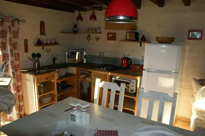 Cuisine ou kitchenette dans l'établissement Le gîte de Chomet