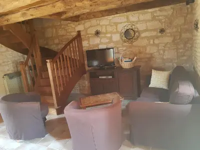 Télévision ou salle de divertissement dans l'établissement Champagnac