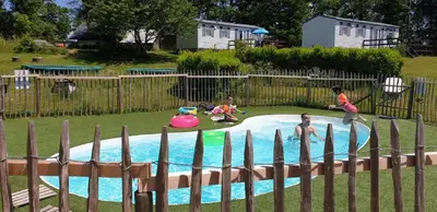 Piscine de l'établissement Stacaravan 6 persoons - Camping Le Soustran ou située à proximité
