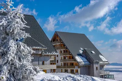 L'établissement Résidence Goélia Les Chalets de Super-Besse en hiver