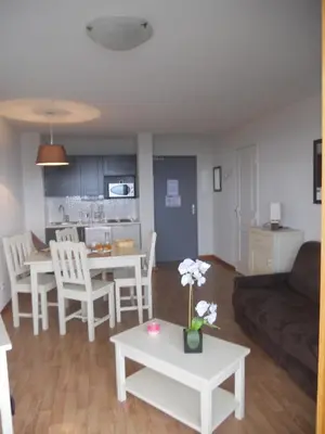 Cuisine ou kitchenette dans l'établissement Résidence Goélia Les Chalets de Super-Besse