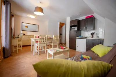 Cuisine ou kitchenette dans l'établissement Résidence Goélia Les Chalets de Super-Besse