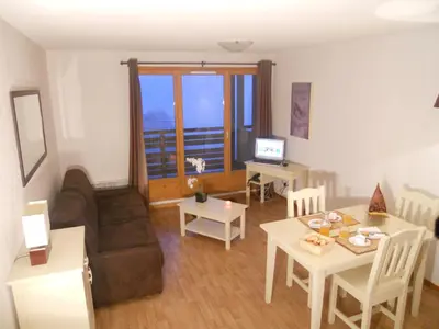 Coin salon dans l'établissement Résidence Goélia Les Chalets de Super-Besse