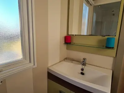 Salle de bains dans l'établissement Camping la Jaurie hébergements