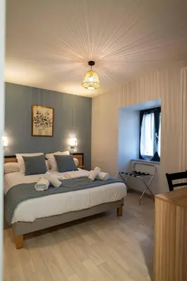 Un ou plusieurs lits dans un hébergement de l'établissement Auberge du Cezallier