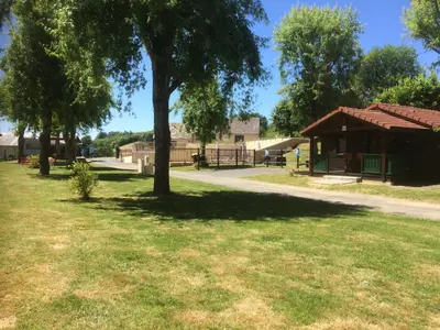 Jardin de l'établissement Camping Les Etoiles