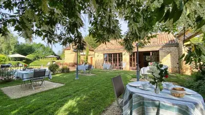 Jardin de l'établissement Les Granges Hautes Chambre d'hôtes de charme proche Sarlat
