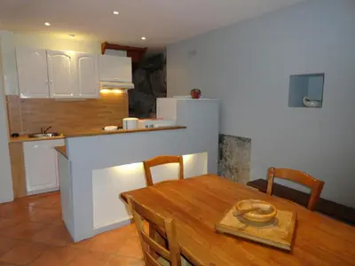 Cuisine ou kitchenette dans l'établissement La Tour
