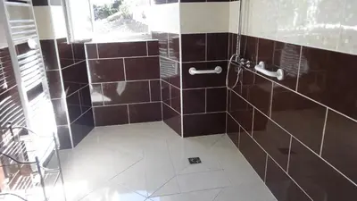 Salle de bains dans l'établissement Gite CANTAUVERGNE