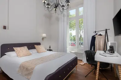 Un ou plusieurs lits dans un hébergement de l'établissement Hotel de Paris, Hotel Particulier du XIX