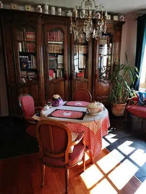 Bibliothèque dans l'hôtel