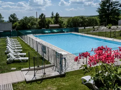Piscine de l'établissement Apartment Le Bois de la Reine-1 by Interhome ou située à proximité