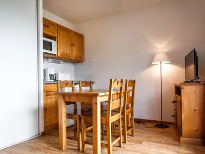 Cuisine ou kitchenette dans l'établissement Apartment Le Bois de la Reine-1 by Interhome