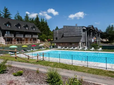 Piscine de l'établissement Apartment Le Bois de la Reine-4 by Interhome ou située à proximité