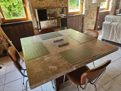Coin salon dans l'établissement Le Cosy - Domaine du Vertendre
