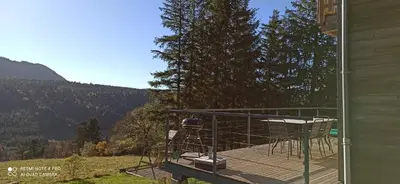 Vue générale sur la montagne ou vue sur la montagne depuis le chalet