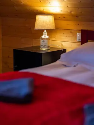 Un ou plusieurs lits dans un hébergement de l'établissement Chalet Pom'Pin