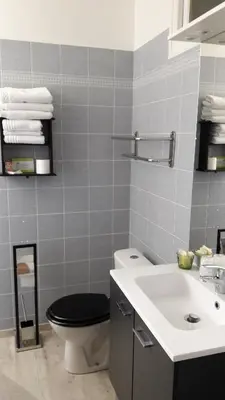 Salle de bains dans l'établissement Logis Hôtel Restaurant L'Oustal