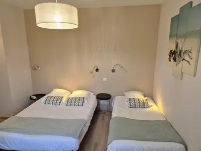 Un ou plusieurs lits dans un hébergement de l'établissement Logis Hôtel Restaurant L'Oustal