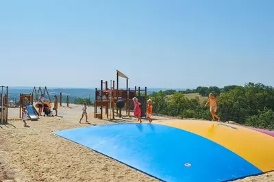 Aire de jeux pour enfants de l'établissement Domaine de Lanzac