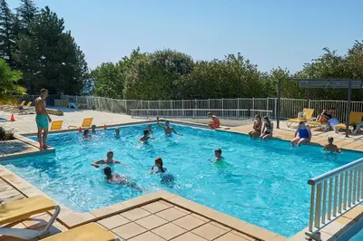 Piscine de l'établissement Domaine de Lanzac ou située à proximité