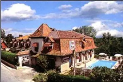 Piscine de l'établissement Le Fenelon ou située à proximité