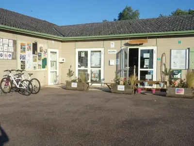 Vélo sur le terrain de l'établissement Terres de France - Les Hameaux de Miel ou dans les environs
