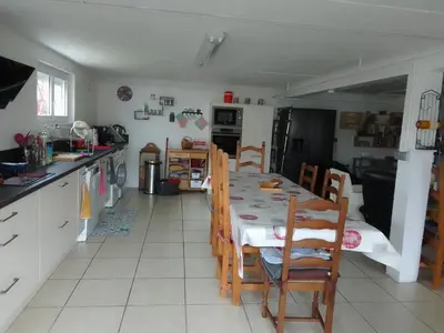 Cuisine ou kitchenette dans l'établissement la maison bonheur