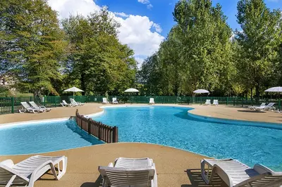 Piscine de l'établissement Camping les Borgnes Saint-Sozy ou située à proximité