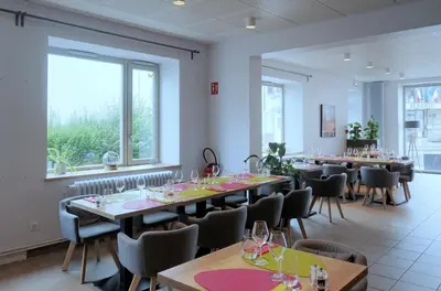 Restaurant ou autre lieu de restauration dans l'établissement Logis Hôtel Le Confluent