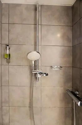 Salle de bains dans l'établissement Logis Hôtel Le Confluent