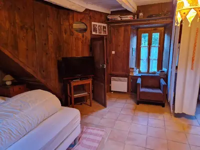 Télévision ou salle de divertissement dans l'établissement Maison du pays de Salers dans le parc des volcans d'Auvergne