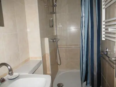 Salle de bains dans l'établissement 'Mont-Dore-Toir' paisible