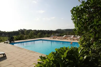 Piscine de l'établissement Logis Hôtel Restaurant La Borie ou située à proximité