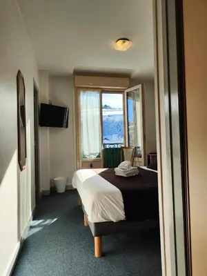 Télévision ou salle de divertissement dans l'établissement Hotel Au Val Doré