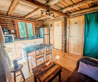 Plan de l'établissement Magnifique chalets en rondins avec SPA et Tipis en plaine Nature Environnement ressourçant au calme vue imprenable Lascaux SPA non disponible juillet et aout
