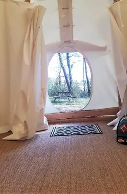 Plan de l'établissement Magnifique chalets en rondins avec SPA et Tipis en plaine Nature Environnement ressourçant au calme vue imprenable Lascaux SPA non disponible juillet et aout