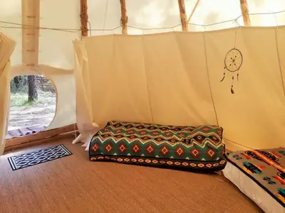 Plan de l'établissement Magnifique chalets en rondins avec SPA et Tipis en plaine Nature Environnement ressourçant au calme vue imprenable Lascaux SPA non disponible juillet et aout