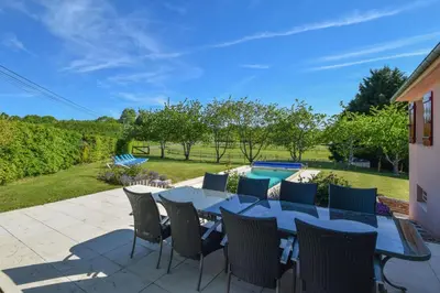 Piscine de l'établissement Domaine d'Essendiéras ou située à proximité
