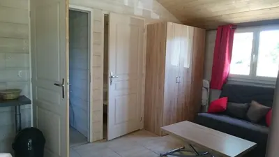 Coin salon dans l'établissement Camping les Campagnes