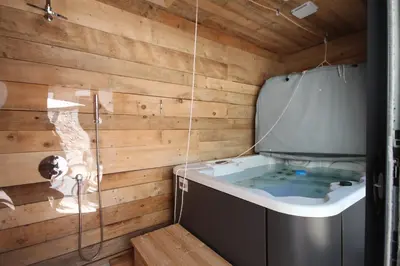 Salle de bains dans l'établissement Le Cosy de Claire