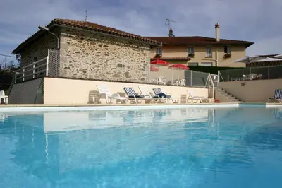 Piscine de l'établissement Maison de Vacances Le Ranfort ou située à proximité