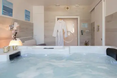 Salle de bains dans l'établissement Le Domaine de Mandrin