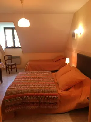 Un ou plusieurs lits dans un hébergement de l'établissement Chambres d’hôtes « Les sorbiers »