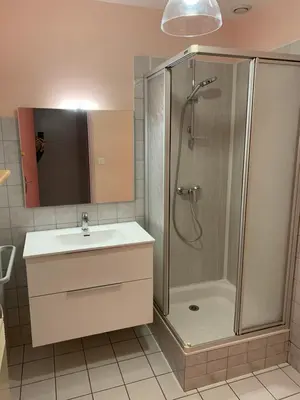 Salle de bains dans l'établissement Chambres d’hôtes « Les sorbiers »